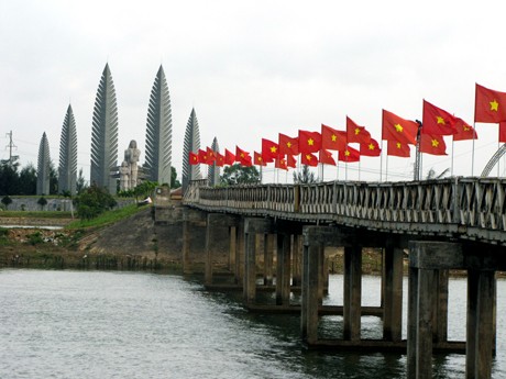 Hien Luong jembatan penyatuan - ảnh 2